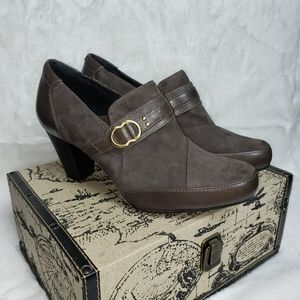 Clarks Bendables Grey Suede Buckle Sapphire Selene Loafer Shootie Pump Size 8.5